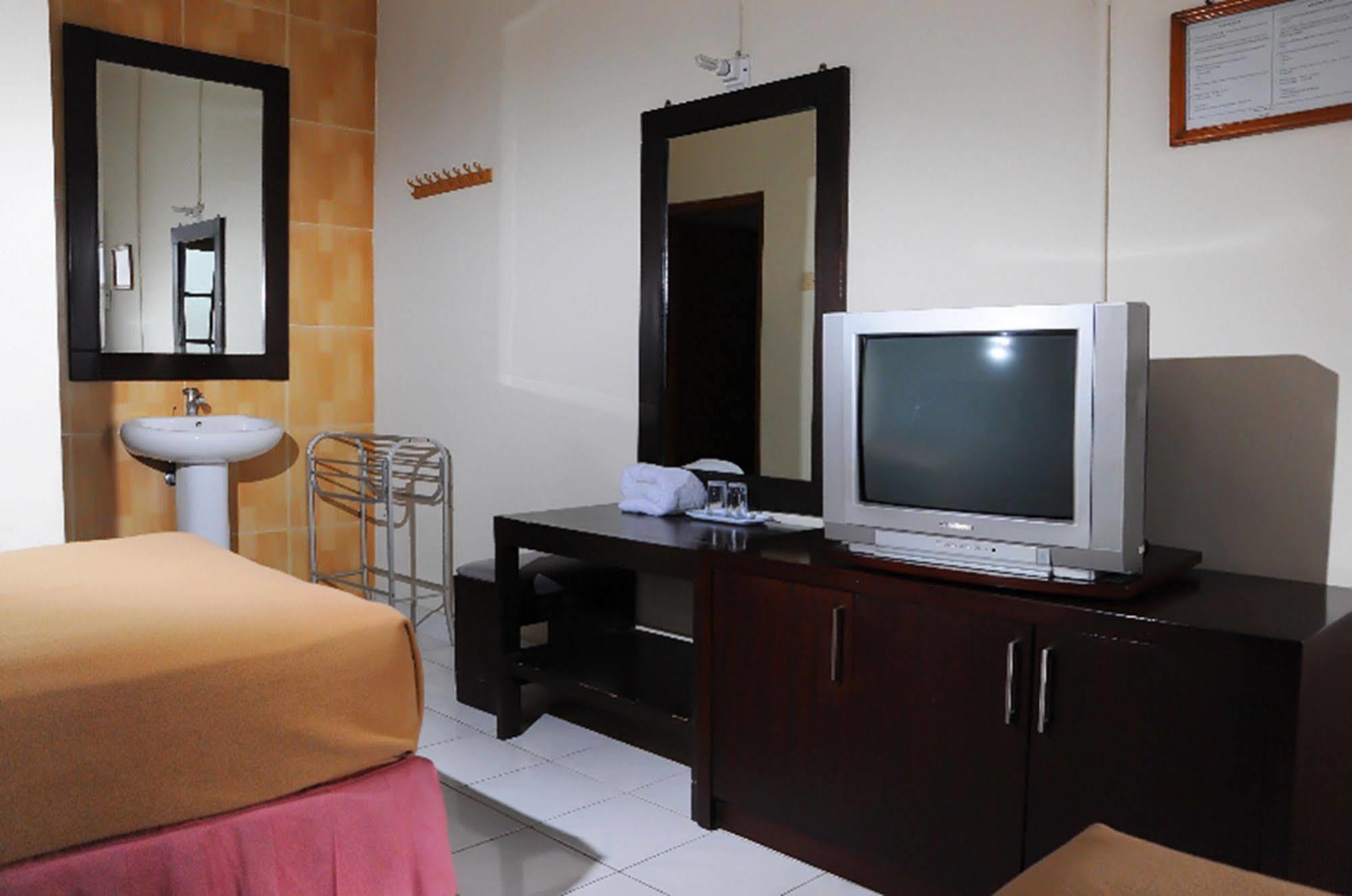 Jesens Inn III Kuta Lombok Exterior foto